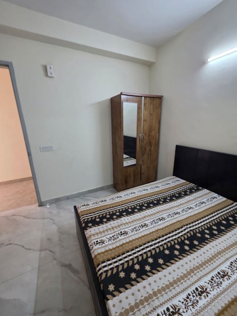 Bedroom, dlf phase ii 3 Bedroom 200 Sq.Yd. Builder Floor In Dlf Phase ii Gurgaon 10638639