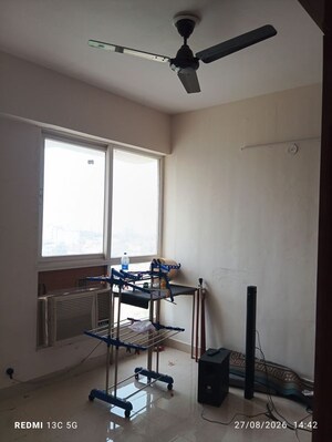 Room in 2 BHK Apartment at Signature Global Prime, Sector 63a – for Sale