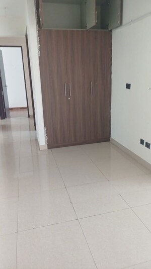 Room in 3 BHK Apartment at Govind Vihar – for Rent