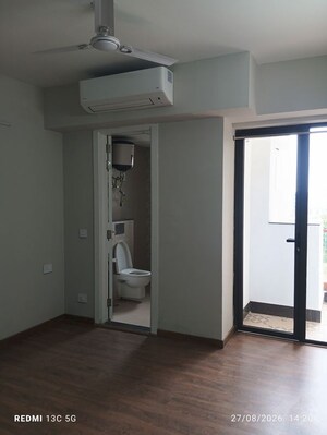 Room in 3 BHK Apartment at Signature Global City 63A, Sector 63a – for Rent