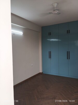 Room in 3 BHK Apartment at Signature Global City 63A, Sector 63a – for Rent
