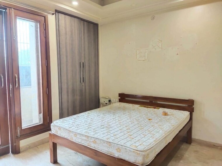 Bedroom, chittaranjan park 3 Bedroom 165 Sq.Yd. Builder Floor In Chittaranjan Park Delhi 10638722