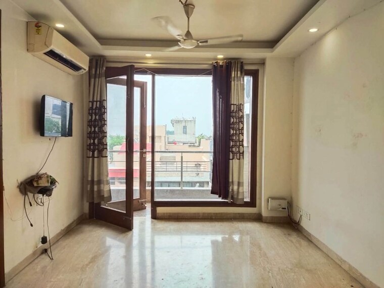 Hall, chittaranjan park 3 Bedroom 165 Sq.Yd. Builder Floor In Chittaranjan Park Delhi 10638722