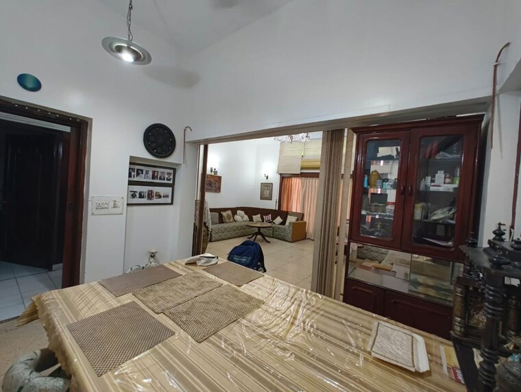  Parking, greater kailash 3 Bedroom 300 Sq.Yd. Builder Floor In Greater Kailash Delhi 10638872