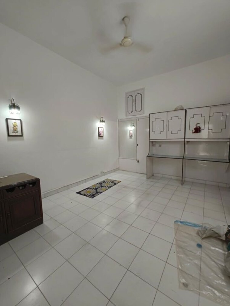 Bathroom, greater kailash 3 Bedroom 300 Sq.Yd. Builder Floor In Greater Kailash Delhi 10638872