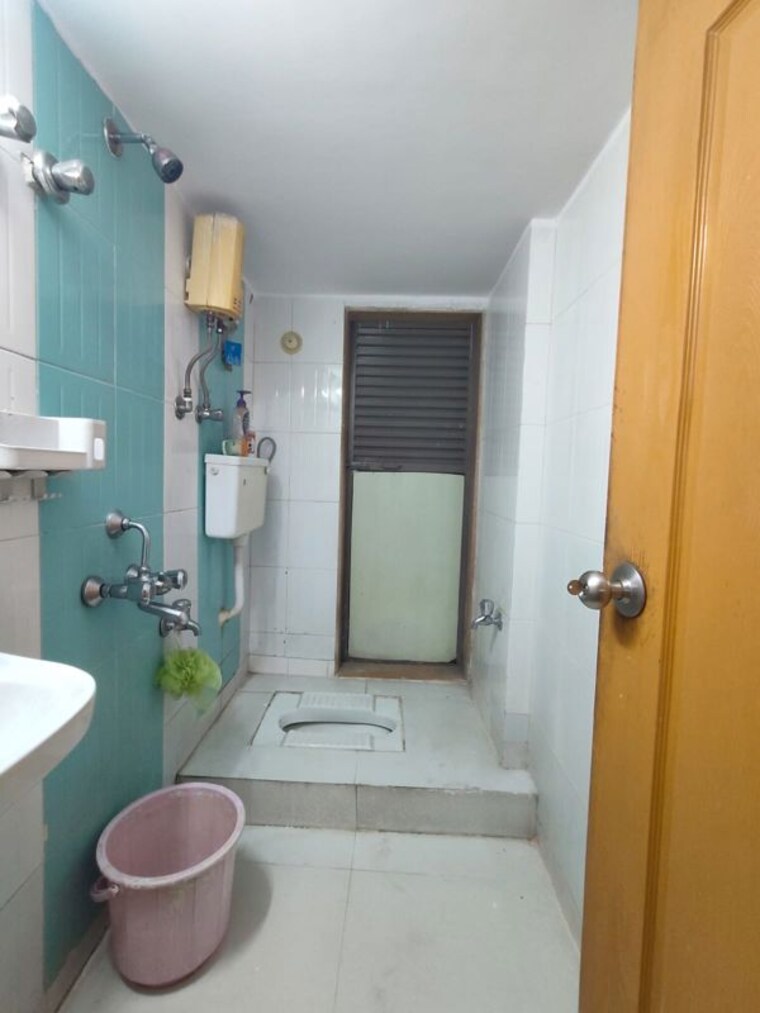 Bathroom, dosti-group-maitri-vatika 2 Bedroom 720 Sq.Ft. Apartment In Kalwa Thane 10638884