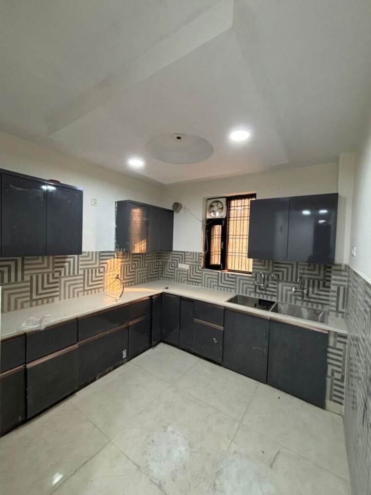 Kitchen, eros-lakewood-city 4 Bedroom 525 Sq.Yd. Builder Floor In Suraj Kund Faridabad 10620675