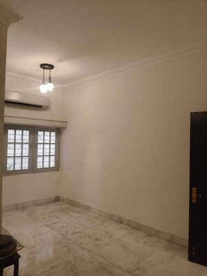 Room in 4 BHK Builder Floor at Panchsheel Park – for Rent