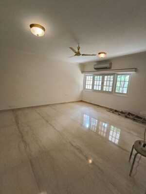 Furnished Amenities in 4 BHK Builder Floor at Panchsheel Park – for Rent
