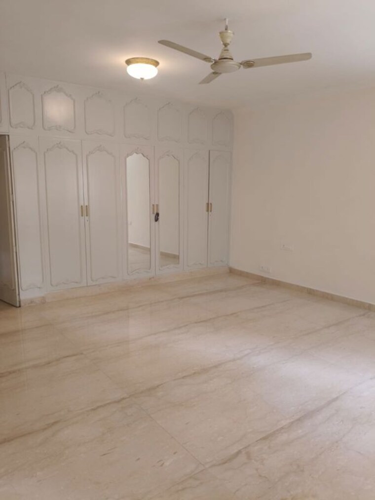 Room, panchsheel park 4 Bedroom 500 Sq.Yd. Builder Floor In Panchsheel Park Delhi 10638926