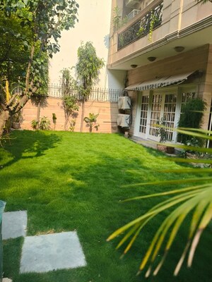 4 BHK Builder Floor – Garden View at Panchsheel Park - for Rent