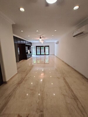 Room in 4 BHK Builder Floor at Panchsheel Park – for Rent