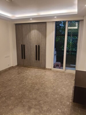 Room in 3 BHK Builder Floor at Panchsheel Park – for Rent