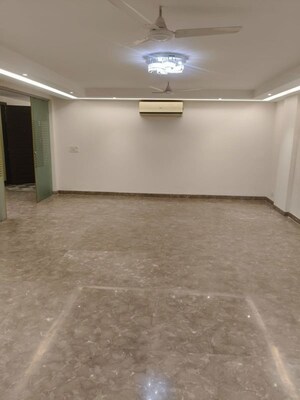 Room in 3 BHK Builder Floor at Panchsheel Park – for Rent