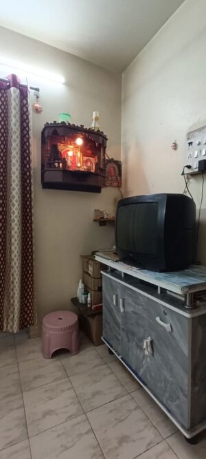 Furnished Amenities in 1 RK Apartment at Shraddha Darshan Santacruz, Santacruz East – for Sale