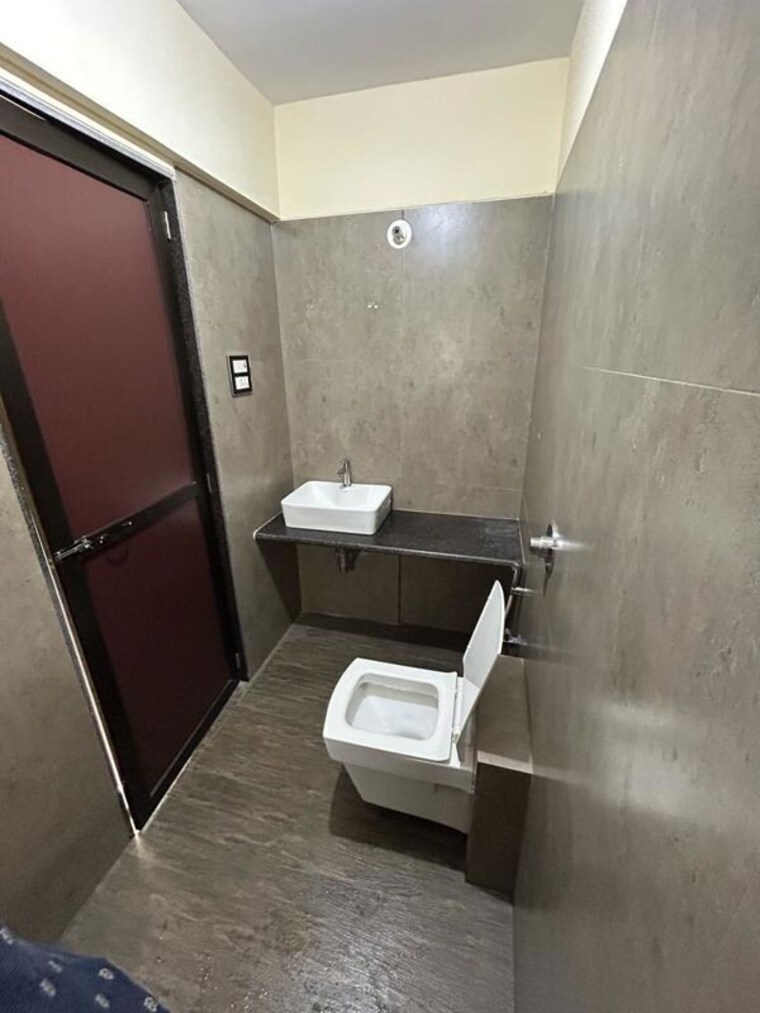 Bathroom, aashna-kamal-dutt-chs 3 Bedroom 1850 Sq.Ft. Apartment In Amboli Mumbai 10638950