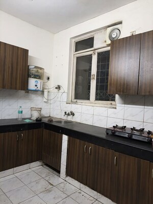Kitchen in 2.5 BHK Builder Floor at Unitech South City 1, South City 1 – for Sale