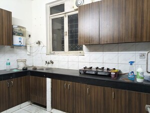 Kitchen in 2.5 BHK Builder Floor at Unitech South City 1, South City 1 – for Sale