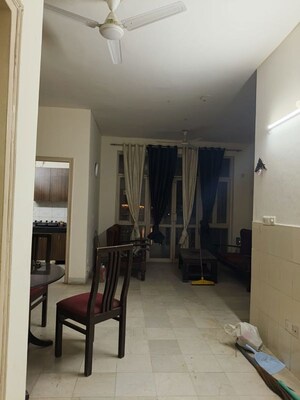 Kitchen in 2.5 BHK Builder Floor at Unitech South City 1, South City 1 – for Sale