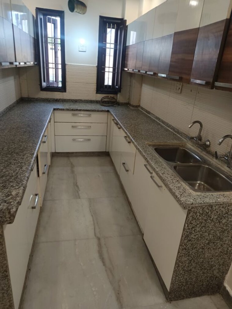 Kitchen, rohini sector 11 3 Bedroom 1500 Sq.Ft. Builder Floor In Rohini Sector 11 Delhi 10638966