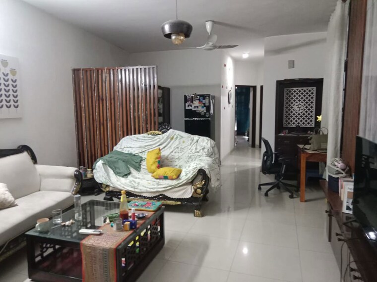 Bedroom, kailash colony 2 Bedroom 200 Sq.Yd. Apartment In Kailash Colony Delhi 10638969