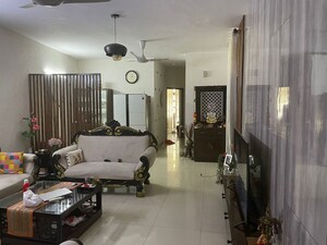 Living Room in 2 BHK Apartment at Kailash Colony – for Rent