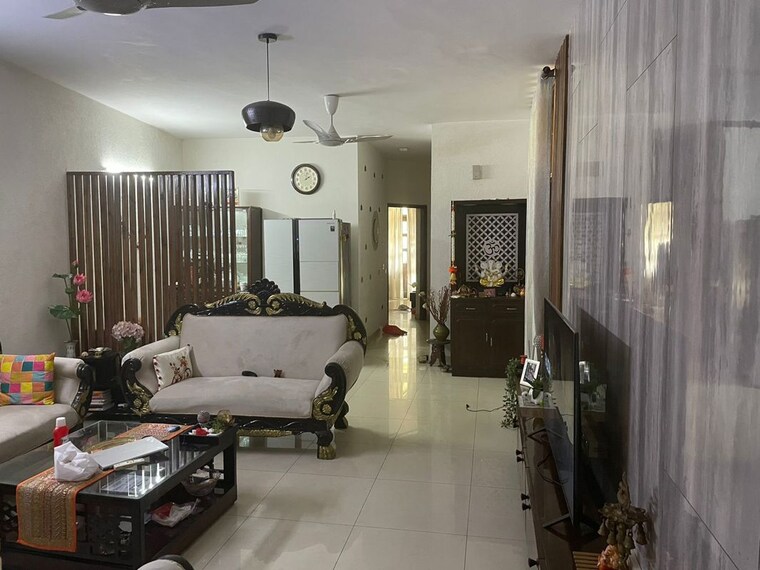 Living Room, kailash colony 2 Bedroom 200 Sq.Yd. Apartment In Kailash Colony Delhi 10638969