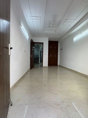 Room in 2 BHK Apartment at Chattarpur – for Rent