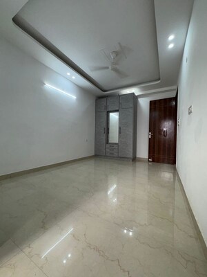 Room in 2 BHK Apartment at Chattarpur – for Rent