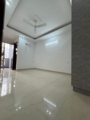 Room in 2 BHK Apartment at Chattarpur – for Rent