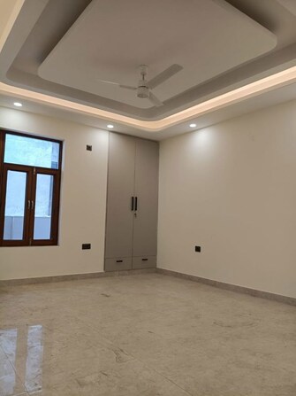 4 BHK + Servant Room 525 Sq.Yd. Builder Floor in Eros Lakewood City