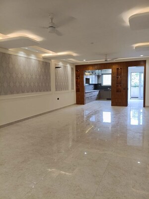 Room in 4 BHK Builder Floor at Eros Lakewood City, Suraj Kund – for Rent