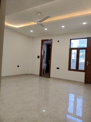 Room in 4 BHK Builder Floor at Eros Lakewood City, Suraj Kund – for Rent