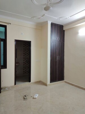Room in 1 BHK Apartment at Chattarpur – for Rent