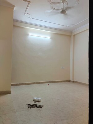 Room in 1 BHK Apartment at Chattarpur – for Rent