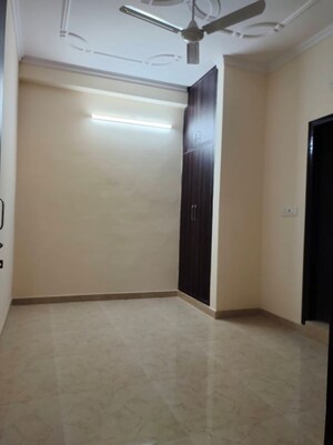 Room in 1 BHK Apartment at Chattarpur – for Rent