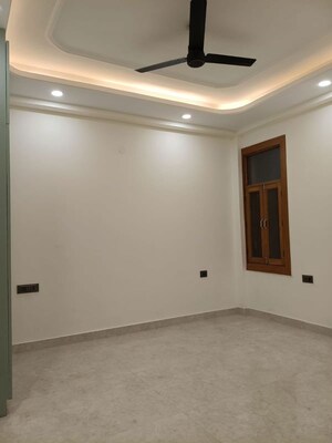 Room in 4 BHK Builder Floor at Eros Lakewood City, Suraj Kund – for Rent