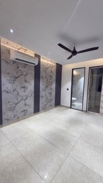 4 BHK + Servant Room 525 Sq.Yd. Builder Floor in Eros Lakewood City