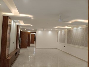 Room in 4 BHK Builder Floor at Eros Lakewood City, Suraj Kund – for Rent