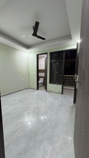 Room in 2 BHK Apartment at Chattarpur – for Rent