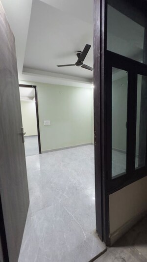 Room in 2 BHK Apartment at Chattarpur – for Rent