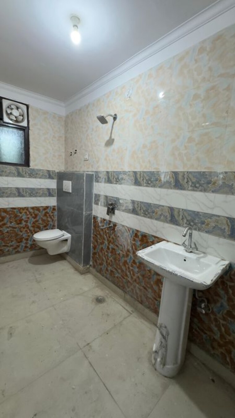 Bathroom, chattarpur 2 Bedroom 900 Sq.Ft. Apartment In Chattarpur Delhi 10639007