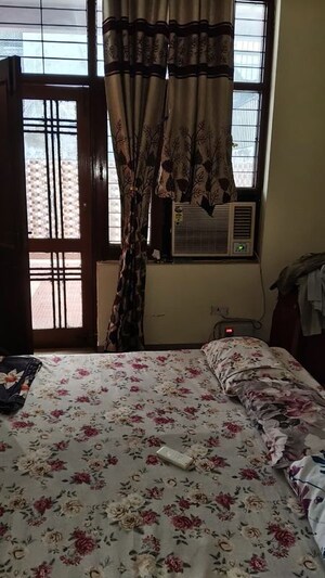 Bedroom in 3 BHK Builder Floor at Spring Field, Sector 31 – for Rent