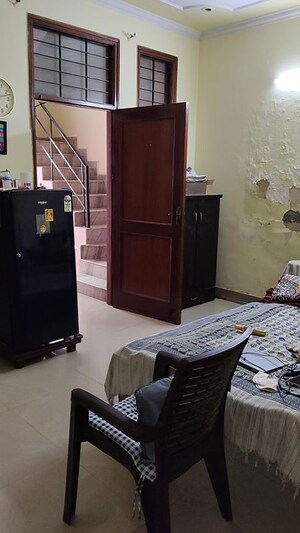 Living Room in 3 BHK Builder Floor at Spring Field, Sector 31 – for Rent