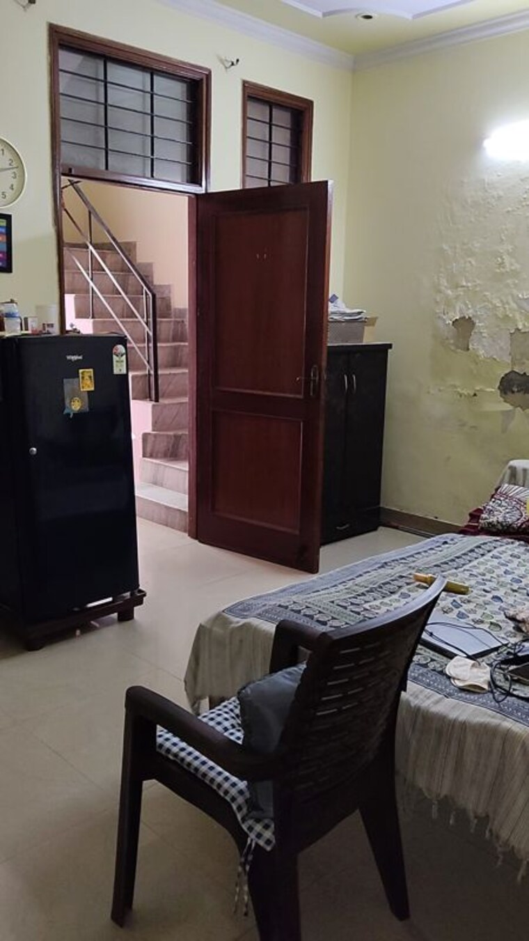 Living Room, spring-field 3 Bedroom 200 Sq.Yd. Builder Floor In Sector 31 Faridabad 10639010