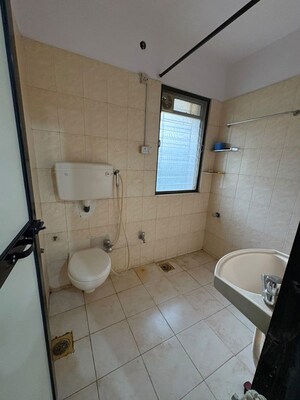 Bathroom in 2 BHK Apartment at Orlem – for Rent