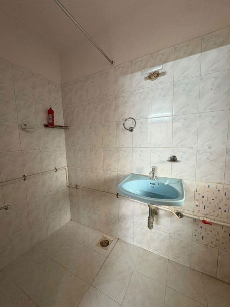 Bathroom, orlem 2 Bedroom 1050 Sq.Ft. Apartment In Orlem Mumbai 10639025