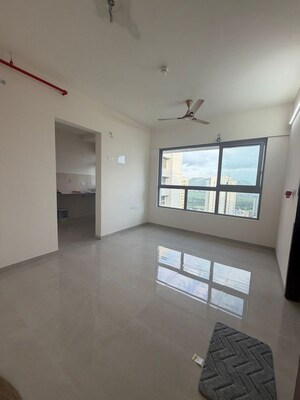 Room in 1 BHK Apartment at Piramal Vaikunth, Balkum Pada – for Rent