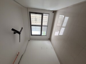 Bedroom in 2 BHK Apartment at Kalpataru Immensa, Kolshet Road – for Rent
