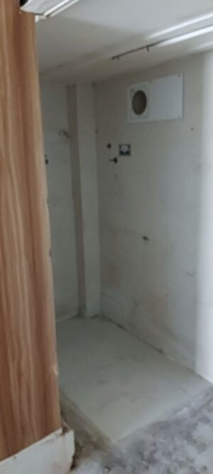Attached Bathroom in  Shop at Lokhandwala Complex – for Rent